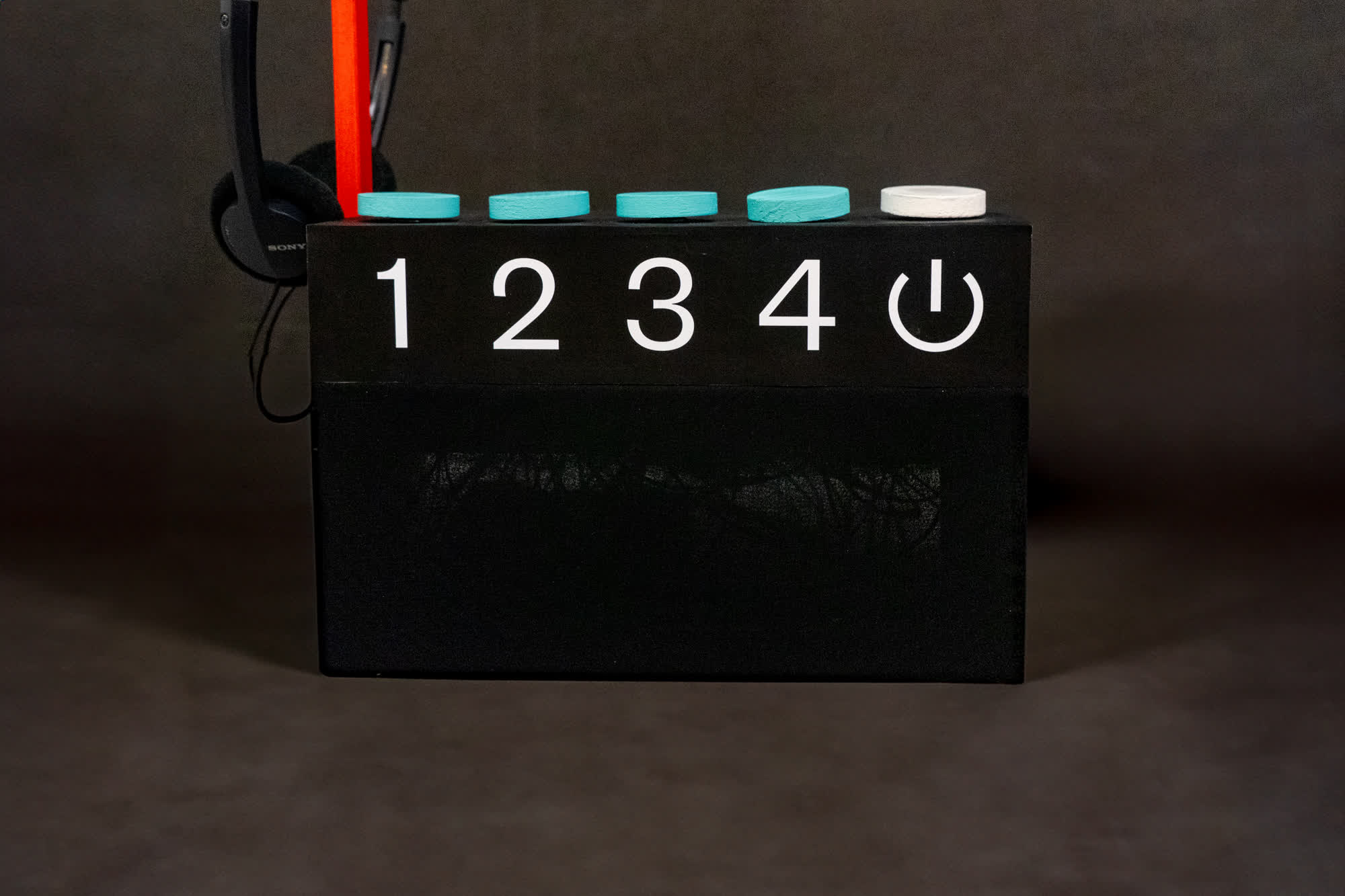 Complementary image of the project TikTok Radio