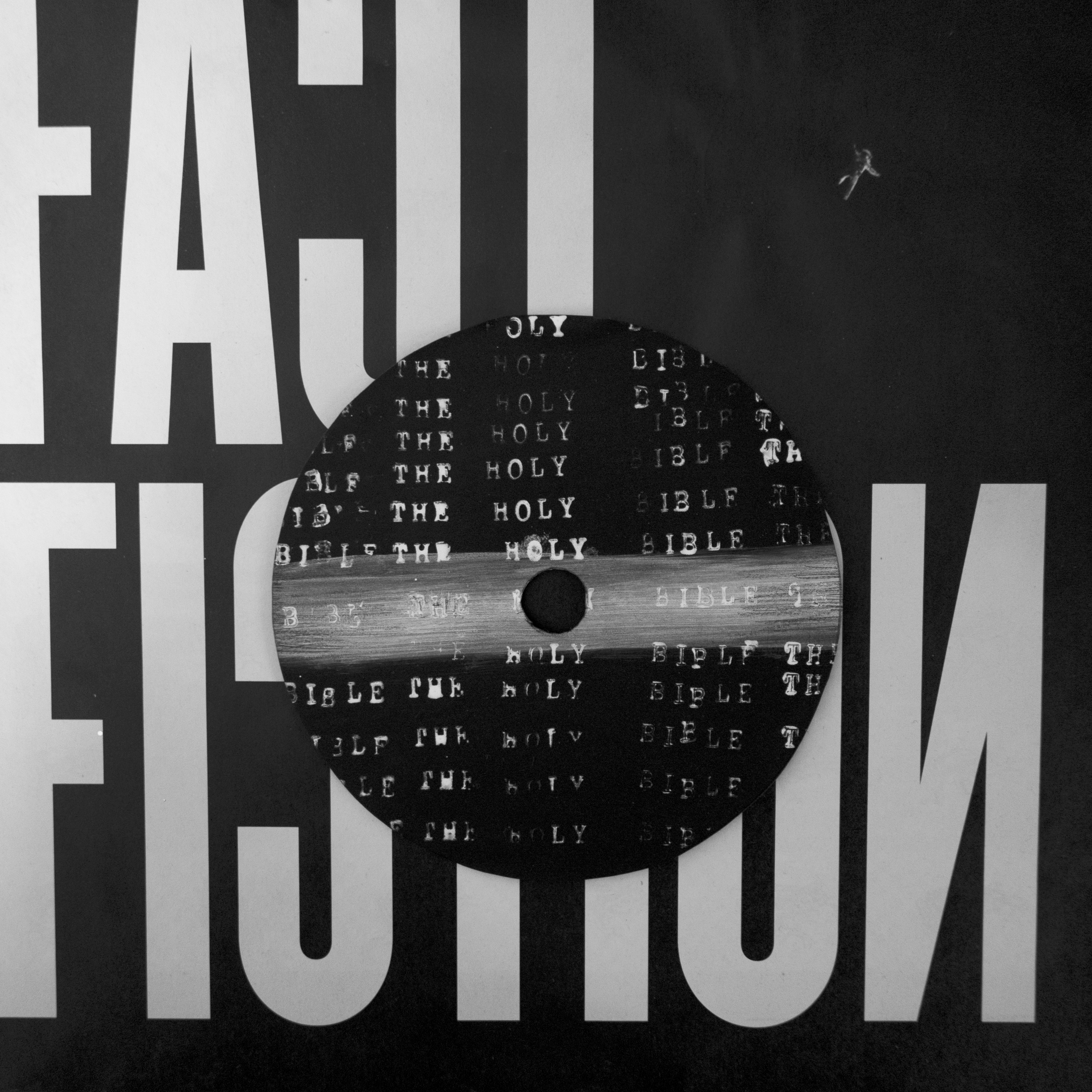 Complementary image of the project No words to regret