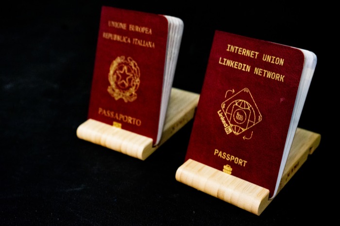 Complementary image of the project Passport Passepartout
